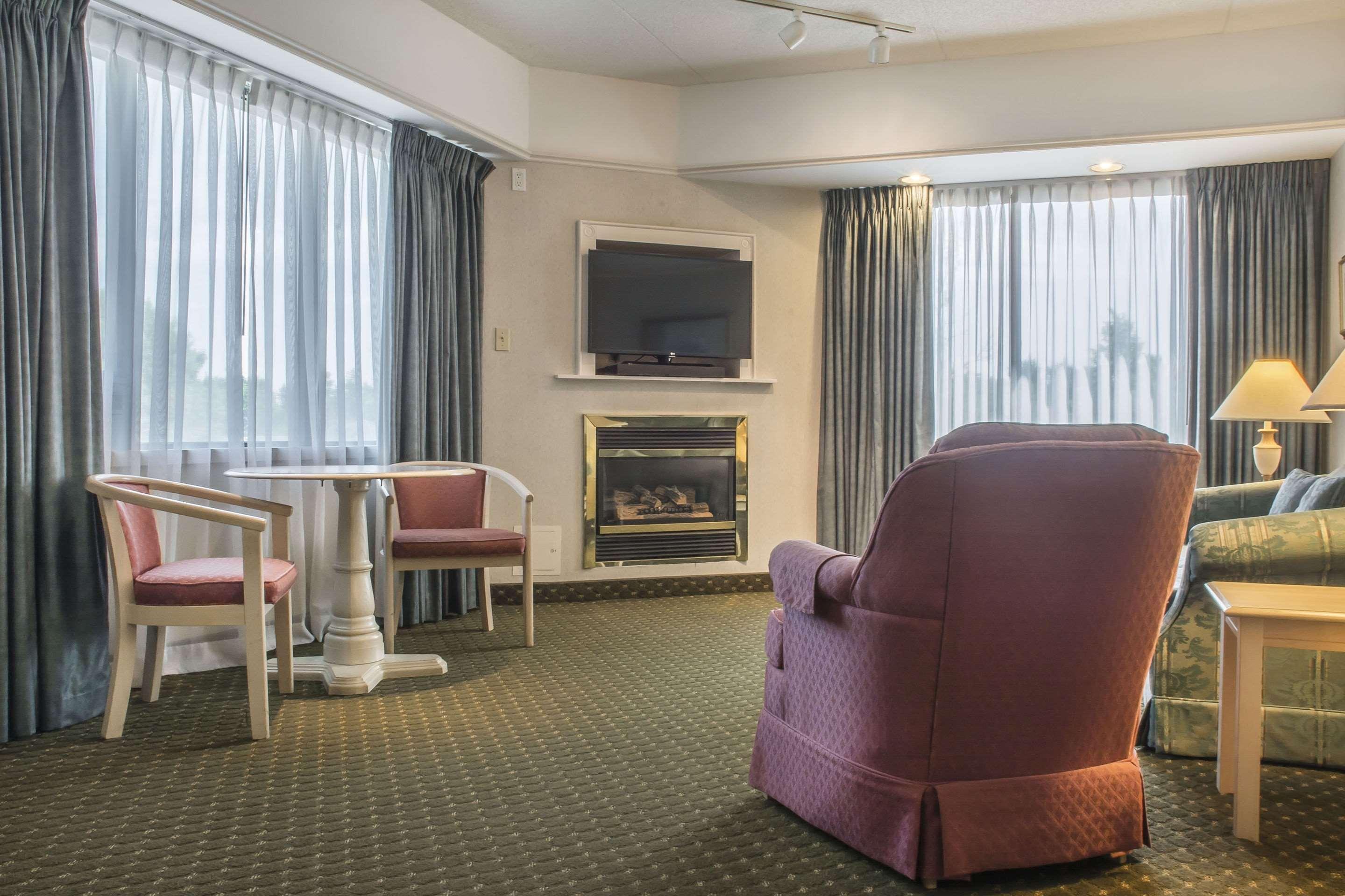 Clarion Hotel & Conference Centre Fort Erie Extérieur photo